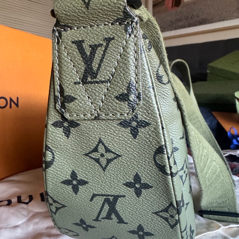 AUTHENTIC - Louis Vuitton Hammock Bag Khaki Green Vermillion Red Monogram Canvas - Picture 6 of 10